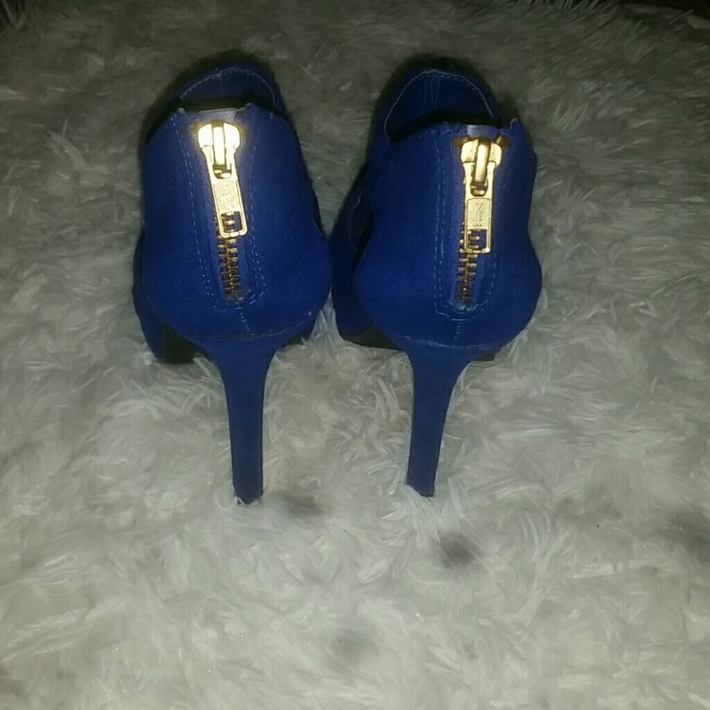 Heels - Picture 4 of 4